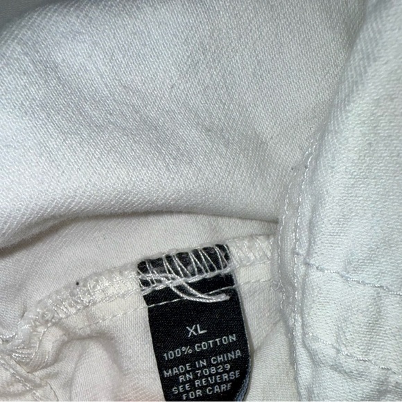 Rue21 Women's Classic White Cropped Jean Jacket - Picture 4 of 5